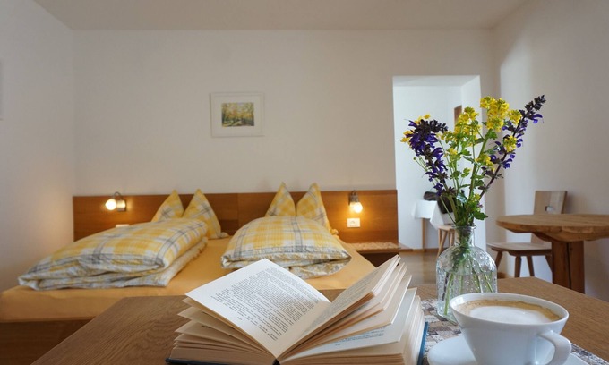 Silandro Apartment | Holiday Apartment "Kastanie" with large balcony