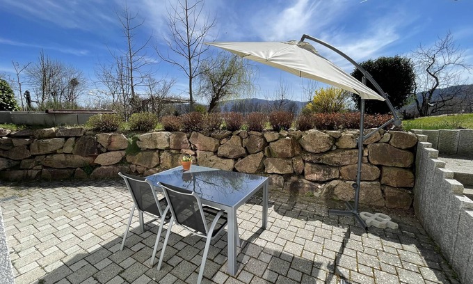 Wahlwies Apartment | Holiday Apartment "Kleine Auszeit" with Private Terrace & Wi-Fi