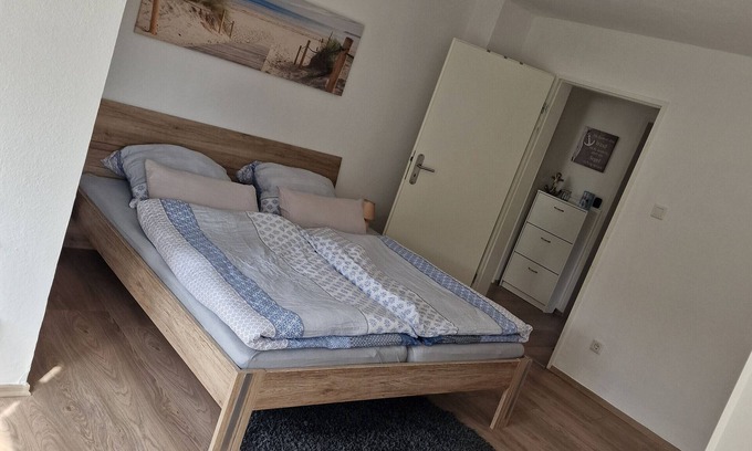 Kellen Apartment | Holiday Apartment 'Kleve Kellen' with Balcony and Wi-Fi