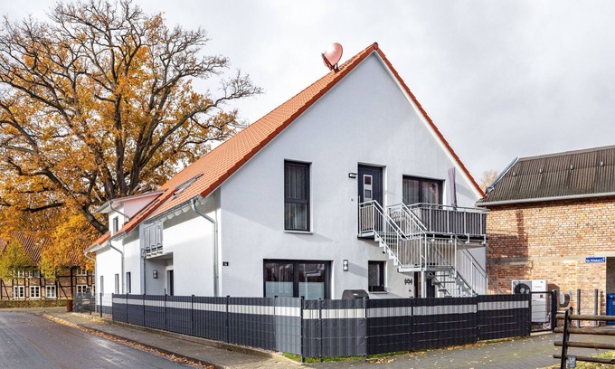 Wasbuttel Apartment | Holiday Apartment "Lampa" with Balcony and Wi-Fi