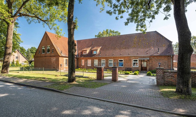 Neu Kaliss Apartment | Holiday Apartment "Landhaus Heiddorf" with 2 Comfortable Bedrooms, Terrace with Barbecue and Sun Loungers