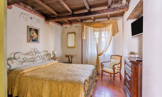 Molazzana Apartment | Holiday Apartment 'Melograni 7' with Terrace