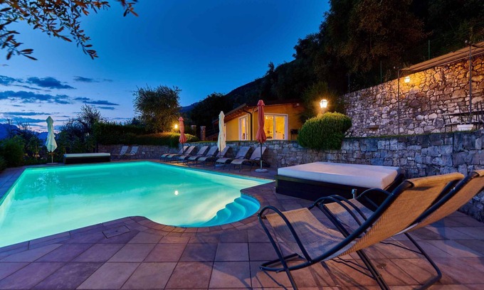 Cassone Apartment | Holiday apartment overlooking lake