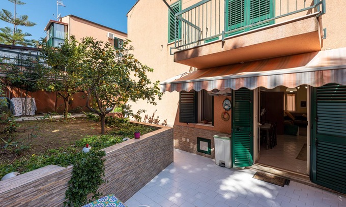 Cefalu Apartment | Holiday Apartment 'Paradiso Marino' with Terrace, Garden & Wi-Fi
