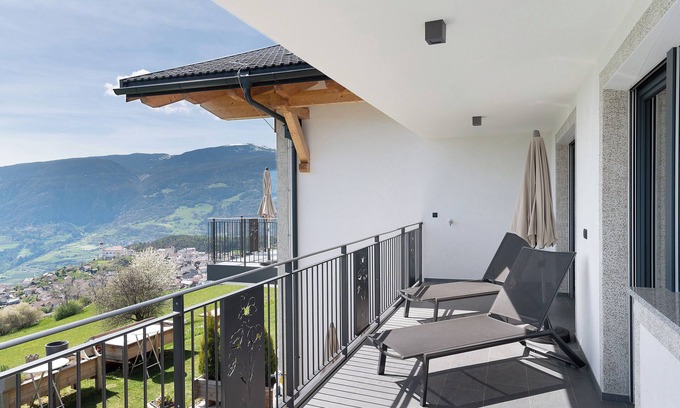 Lajen Apartment | Holiday Apartment 'Platiederhof Apt Unterpulg' with Mountain View, Shared Garden & Wi-Fi