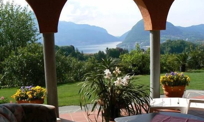 Porza Apartment | Holiday apartment Porza for 4 - 6 persons with 3 bedrooms - Holiday apartment in a villa