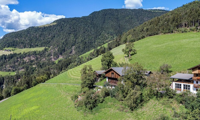 Luson Apartment | Holiday Apartment "Raffreiderhof Apt Zirbe" with Mountain View, Pool & Wi-Fi