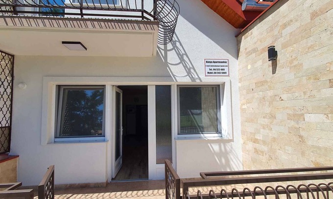 Zamardi Apartment | Holiday apartment right on Lake Balaton and on the beach promenade with a lake view