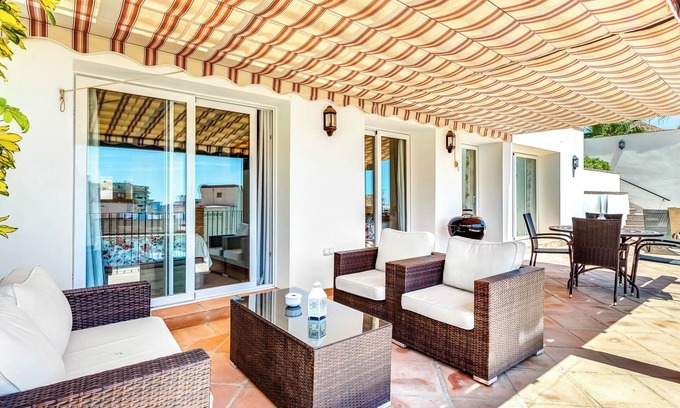 Torreblanca House | Holiday Apartment 'Torreblanca Premium Holiday Home' with Heated Pool & Wi-Fi