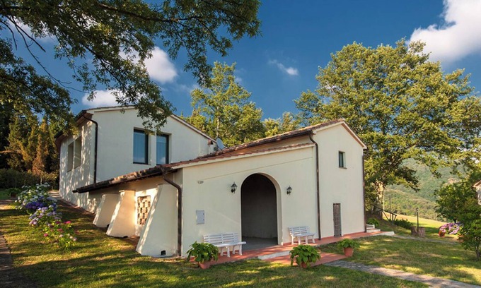 Montemurlo Apartment | Holiday Apartment Tuscany, Ancient Farm, Nature, Swimming Pool, 4 Guests