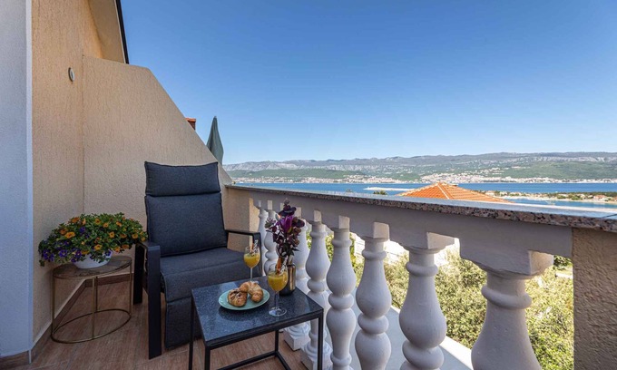 Silo Apartment | Holiday apartment with barbecue and pool