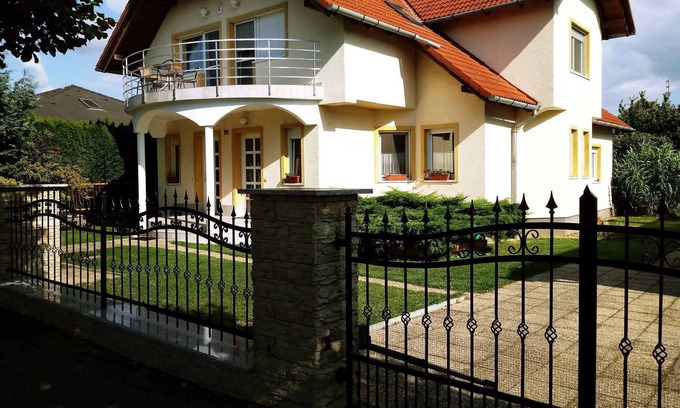 Buk Apartment | Holiday apartment with garden