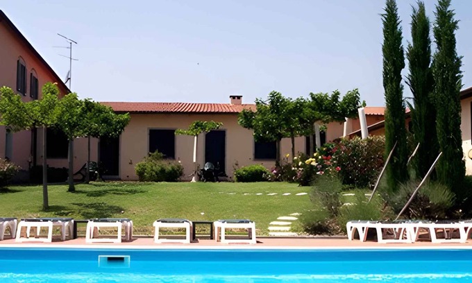 Santomato Apartment | Holiday apartment with air conditioning and outdoor pool