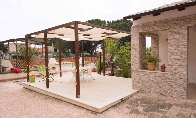 Ognina Apartment | Holiday apartment with terrace near the sea