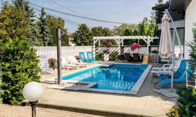 Siofok Apartment | Holiday apartment with outdoor swimming pool and terrace