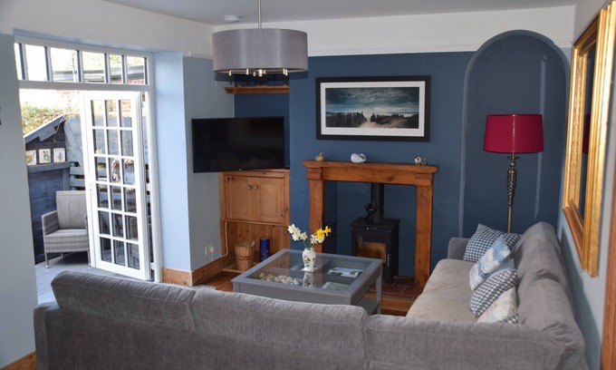 Wells-next-the-Sea House | Holiday cottage in Wells-next-the-Sea, parking for 3 cars