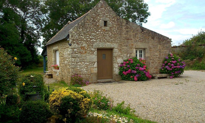 Locoal-Mendon Cottage | Holiday cottage for 2 to 4 people