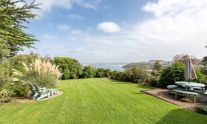 Carbis Bay House | Holiday Cottage with Private Indoor Swimming Pool & Off-Road Car Parking