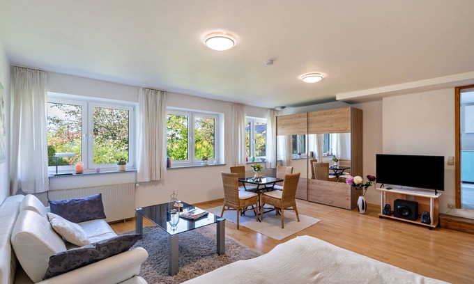 Munchen District Apartment | Holiday Apartment 'Piano' with Terrace & Wi-Fi