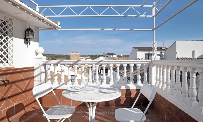 Setenil de las Bodegas House | Holiday Home 'El Aroma Del Dulce' with Mountain View, Wi-Fi and Air Conditioning