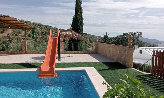 Villanueva de Algaidas House | Holiday Home 'Casa La Pedriza Completa' with Mountain View, Private Pool and Wi-Fi