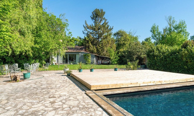 Chateauneuf-de-Gadagne House | Holiday Home 'En Bord De Sorgue' with Private Pool, Private Terrace and Wi-Fi