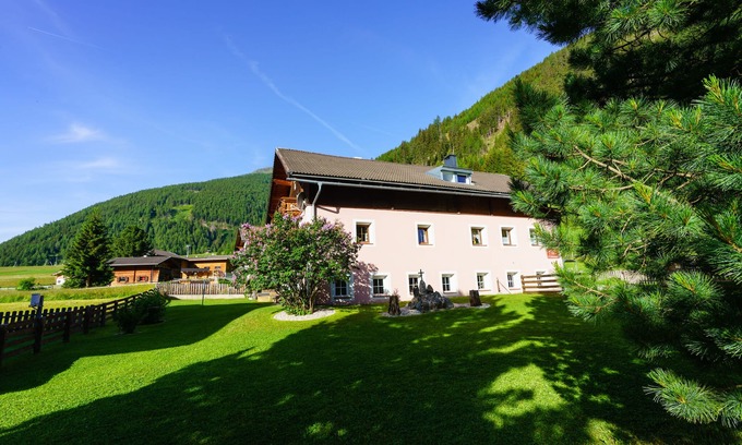 Großdorf House | Holiday home ideal for families & groups for 10 -12 people