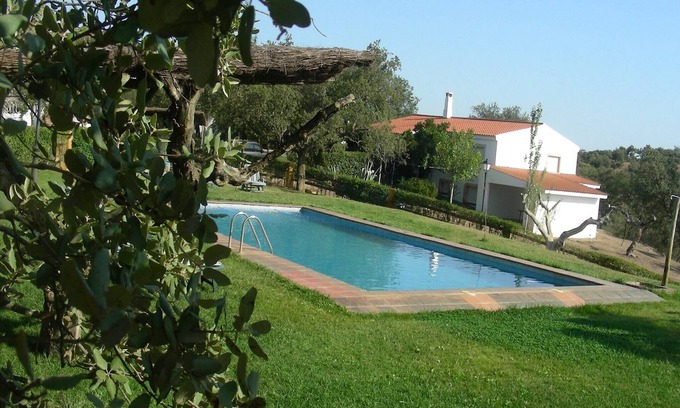 Herrera de Alcantara House | Holiday Home in Herrera near Tajo River
