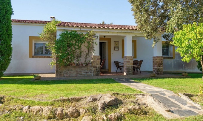 Herrera de Alcantara House | Holiday Home by River Tajo with Pool