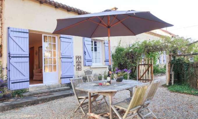 Le Buisson-de-Cadouin House | Holiday Home 'La Forge' with Shared Pool, Private Terrace and Wi-Fi