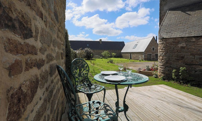 Saint-Michel-en-Greve House | Holiday Home 'Gite Des Hauts Grève - Penty' with Shared Terrace and Wi-Fi