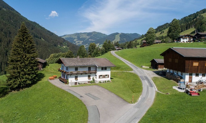 Vorderglemm House | Holiday home 200 m from the piste