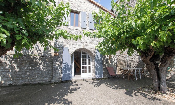 Berrias-et-Casteljau House | Holiday Home 'Gite De L'écurie' with Air Conditioning