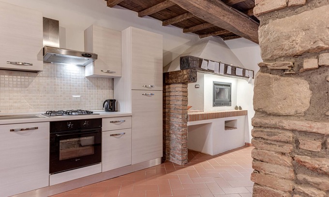 Barberino di Mugello House | Holiday Home 'Antica Dimora Di Laura' with Mountain View, Private Garden and Wi-Fi