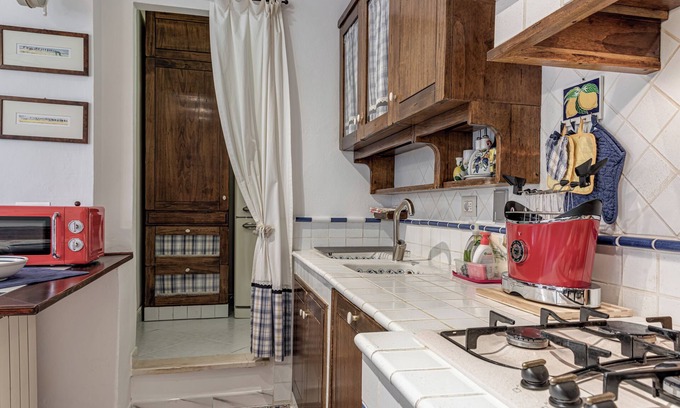 Magliano House | Holiday Home 'Poggio Dei Carli' with Private Garden, Wi-Fi and Air Conditioning