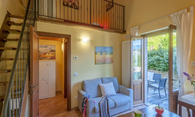 Belforte allʼIsauro Apartment | Holiday Home in Belforte with Pool