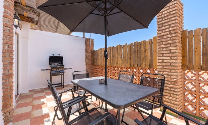 Velez de Benaudalla House | Holiday Home 'Casa Rústica' with Mountain Views, Private Terrace and Wi-Fi