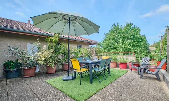 Saint-Antoine-l'Abbaye House | Holiday Home 'Les Bambous' with Private Terrace and Wi-Fi