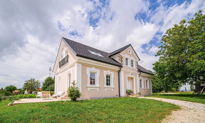 Cerklje ob Krki House | Holiday Home at River Krka with terace&boat rental