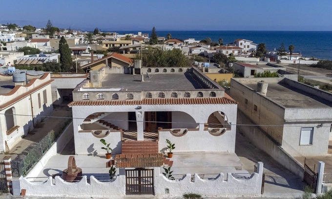 Castelvetrano House | Holiday Home 'Abbronzati A Triscina' with Sea View, Garden, Terrace & Wi-Fi