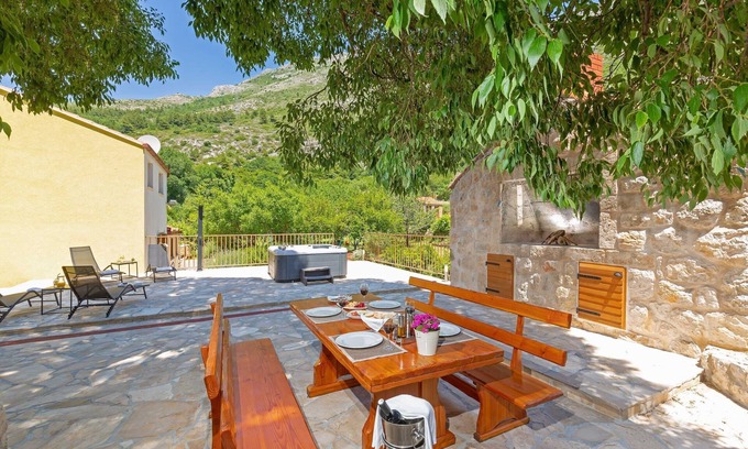 Mlini House | Holiday Home Ana's Paradise - Three Bedroom Holiday Home with Hot Tub and Terrace