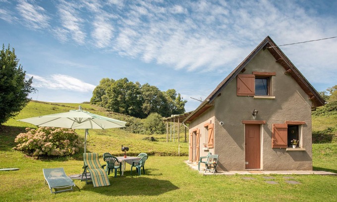 Peyrouse House | Holiday Home 'Anje' with Mountain View, Private Terrace and Wi-Fi