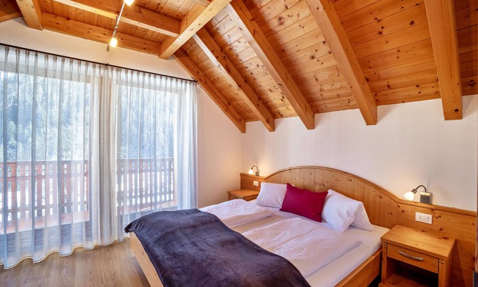 Casola Ski Chalet | Holiday Home "Apartments Perfila Ferienchalet" with Mountain View, Terrace & Wi-Fi