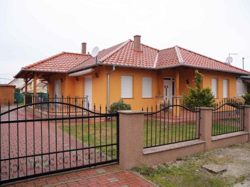 Balatonkeresztur House | Holiday Home Balatonmariafurdo 17