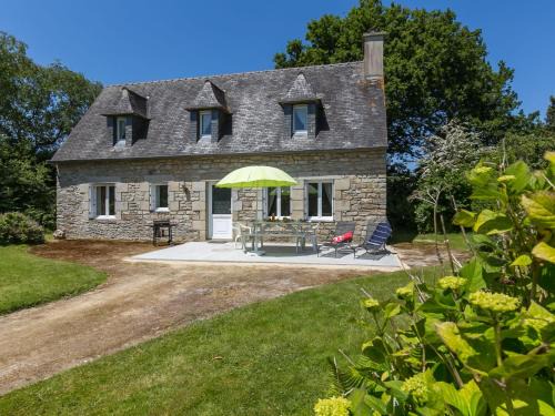 Sizun House | Holiday Home Blaue Hortensie by Interhome