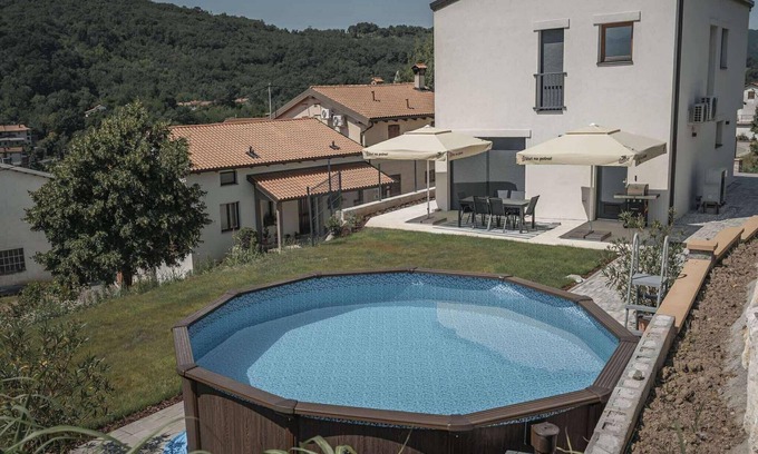 Ajdovscina Villa | Holiday Home Brje with a Seasonal pool
