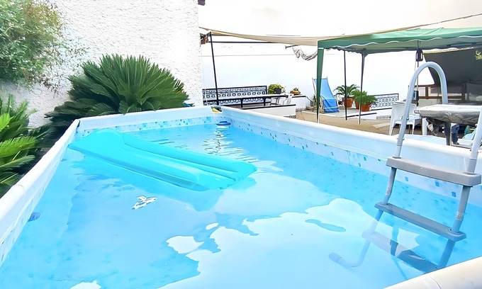 Yatova Ski Chalet | Holiday Home 'Ca La Morancica' with Mountain Views, Wi-Fi and Air Conditioning