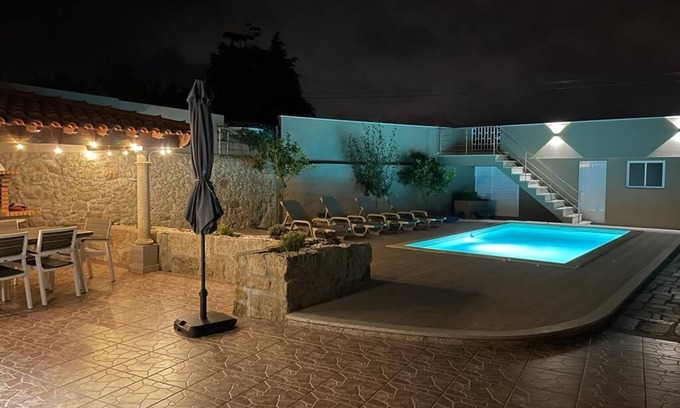 Povoa De Varzim House | Holiday Home 'Casa D´avó Tina' with Private Pool, Wi-Fi and Air Conditioning