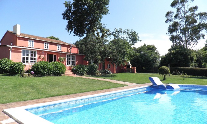 Trazo House | Holiday Home 'Casa De Piñeiro Y Spa Optional' with Mountain Views, Private Pool and Wi-Fi