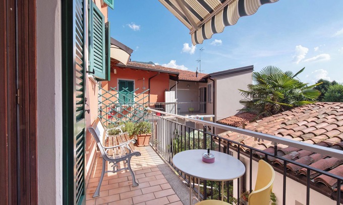 Lecco House | Holiday Home "Casa del Cedro" with Lake View, Balcony & Wi-Fi